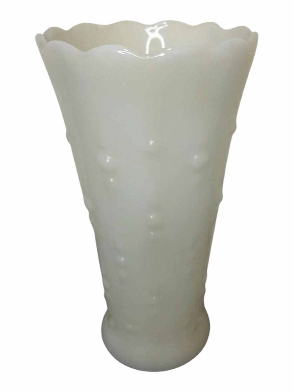 Vintage Anchor Hocking Milk Glass ‘’Teardrop and Pearl’’ Scalloped Edge Vase 7’’